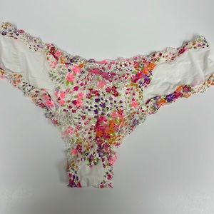 Victoria’s Secret Dream Angel’s cheeky M panty NWT